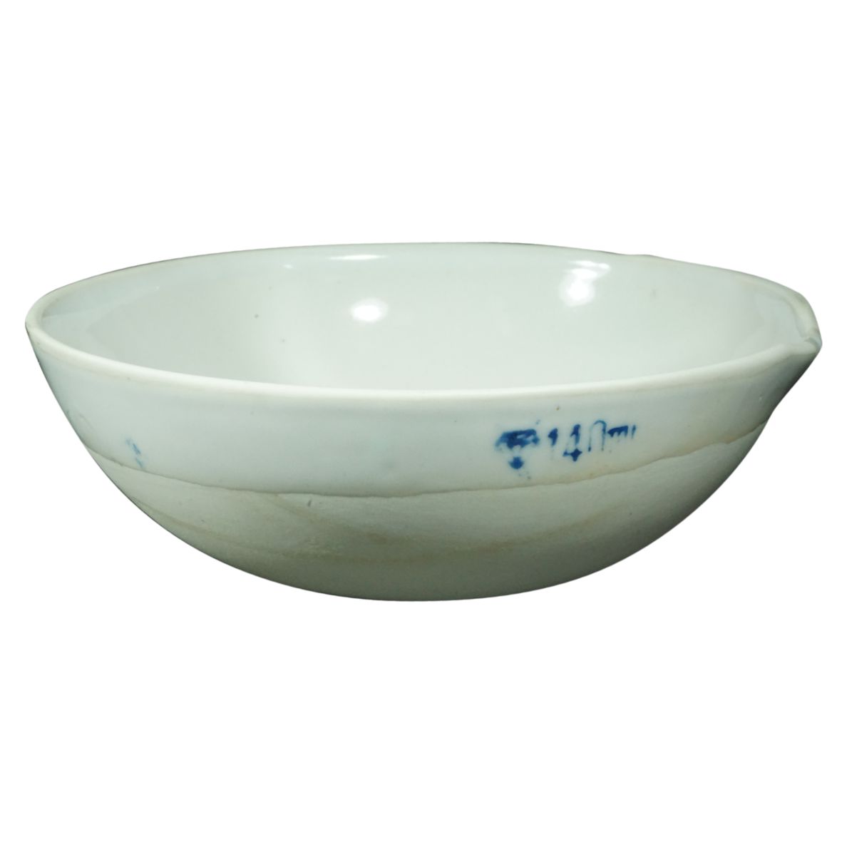 BASIN/DISH PORCELAIN ROUND BOTTOM W/SPOUT 140ML